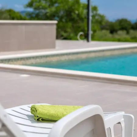 Modern Holiday With Private Pool In Feriehus Marčana