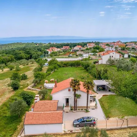 Modern Holiday With Private Pool In Feriehus Marčana