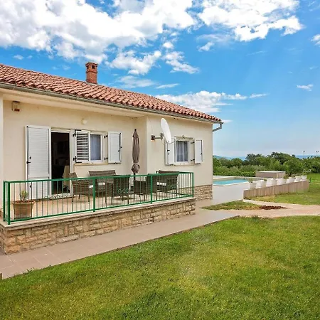 Modern Holiday With Private Pool In Feriehus *