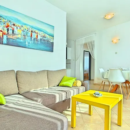 Modern Holiday With Private Pool In Feriehus Marčana