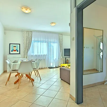 Modern Holiday With Private Pool In Feriehus Marčana