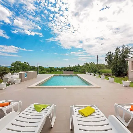 Modern Holiday With Private Pool In Feriehus Marčana